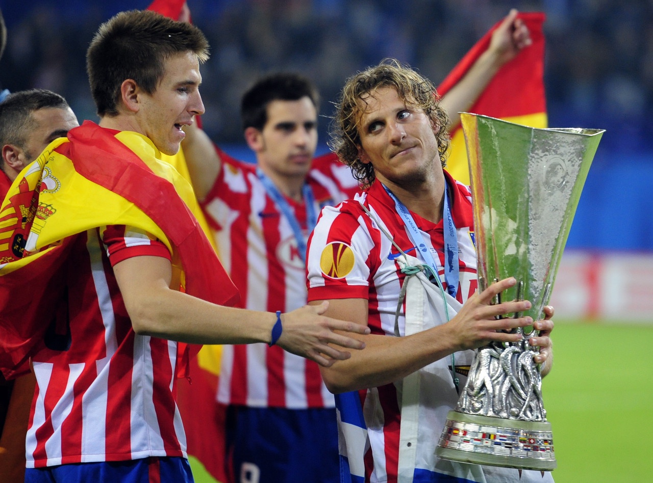 包含欧超杯赛程吃紧，阿根廷国家队最后时刻止住颓势，细节曝光，更衣室氛围转暖的词条