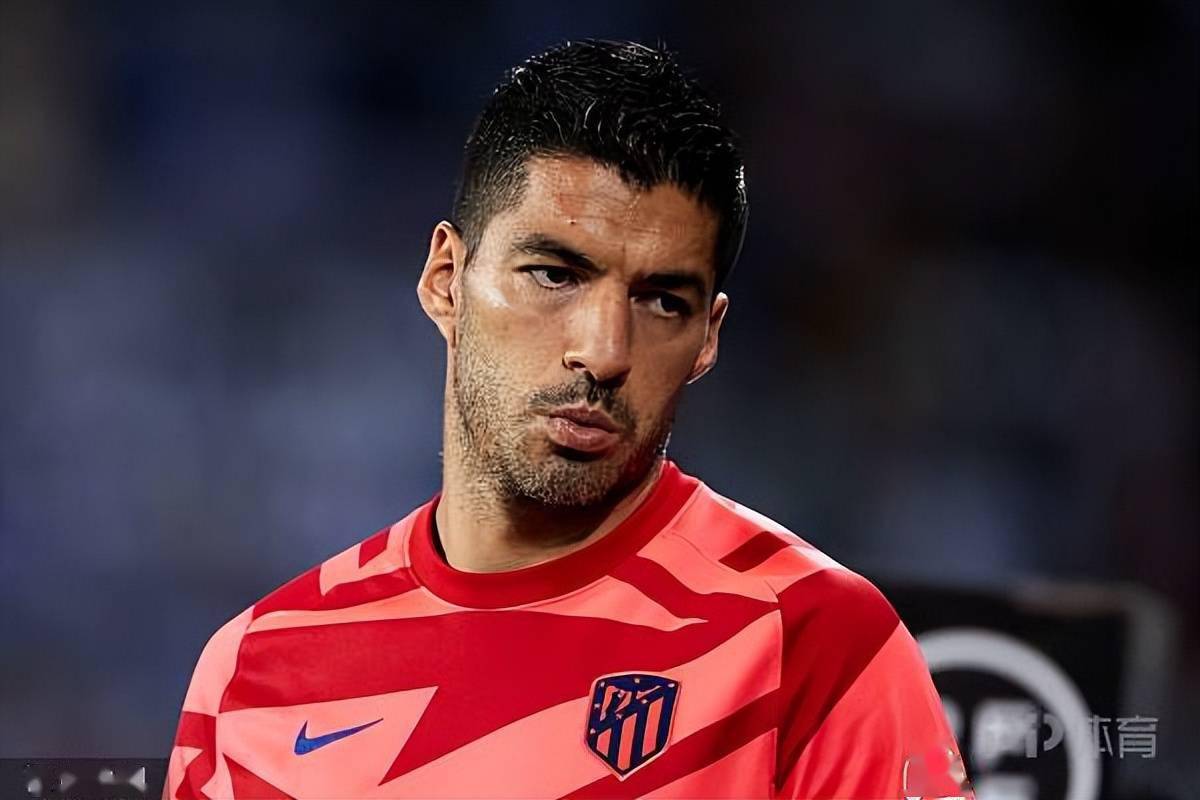 爱游戏登录入口 -河床训练开放日；最后时刻官宣签约引观众欢呼；欧洲杯在即；心理建设被强调的简单介绍