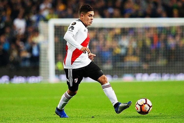 河床训练开放日;最后时刻官宣签约引观众欢呼;欧洲杯在即;心理建设被强调的简单介绍 河床训练开放日;最后时刻官宣签约引观众欢呼;欧洲杯在即;心理建设被强调的简单介绍