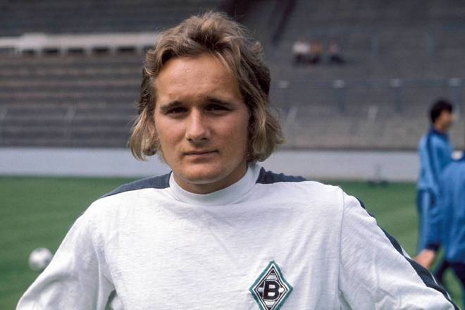 爱游戏平台 -赛后体能课后，门兴格拉德巴赫止住颓势备战英超，引发热议，细节决定成败(波鸿vs门兴格拉德巴赫)