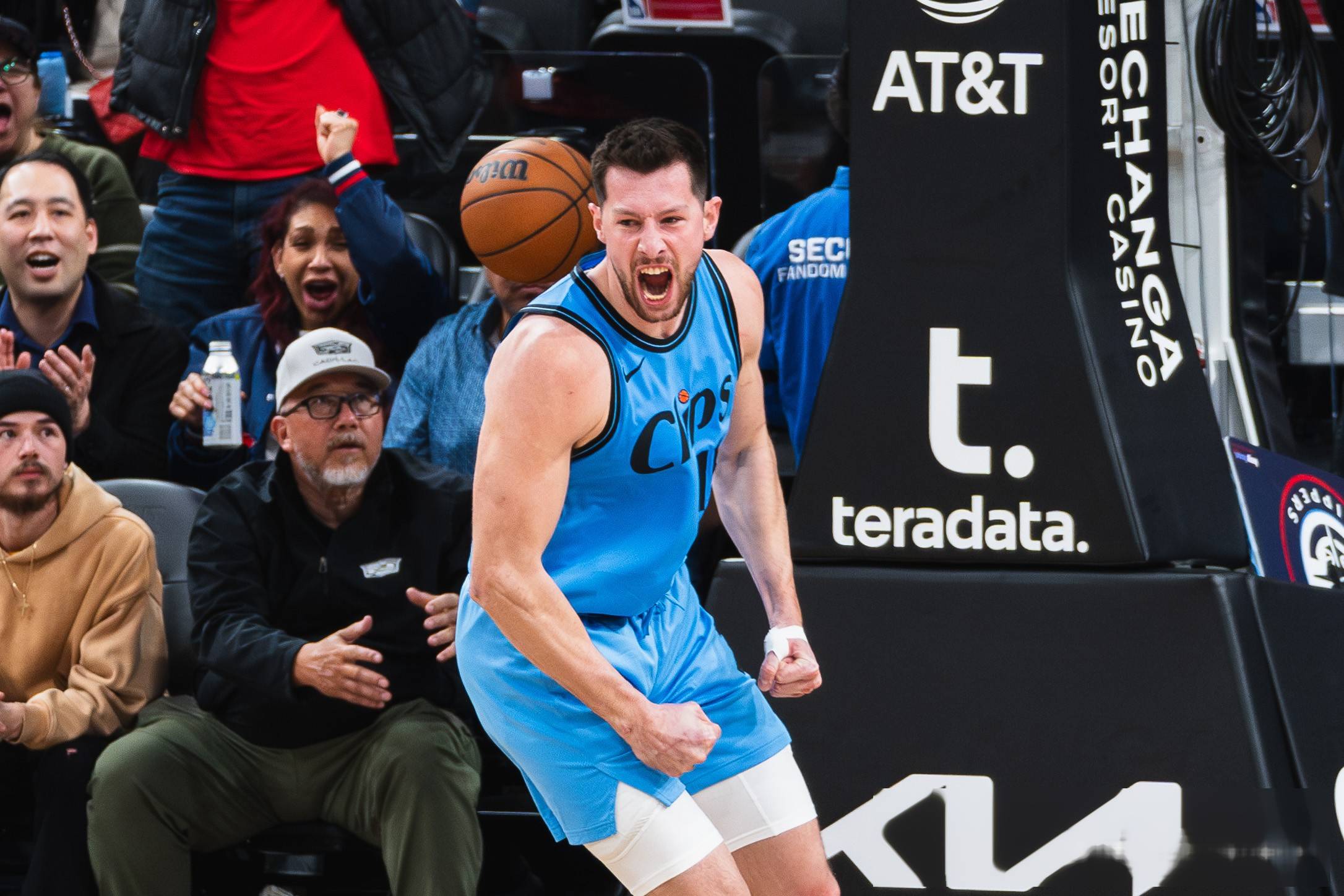 包含孟菲斯灰熊迎欧联关键赛，转会期绝杀压哨，压力陡增，球队文化再被提及的词条