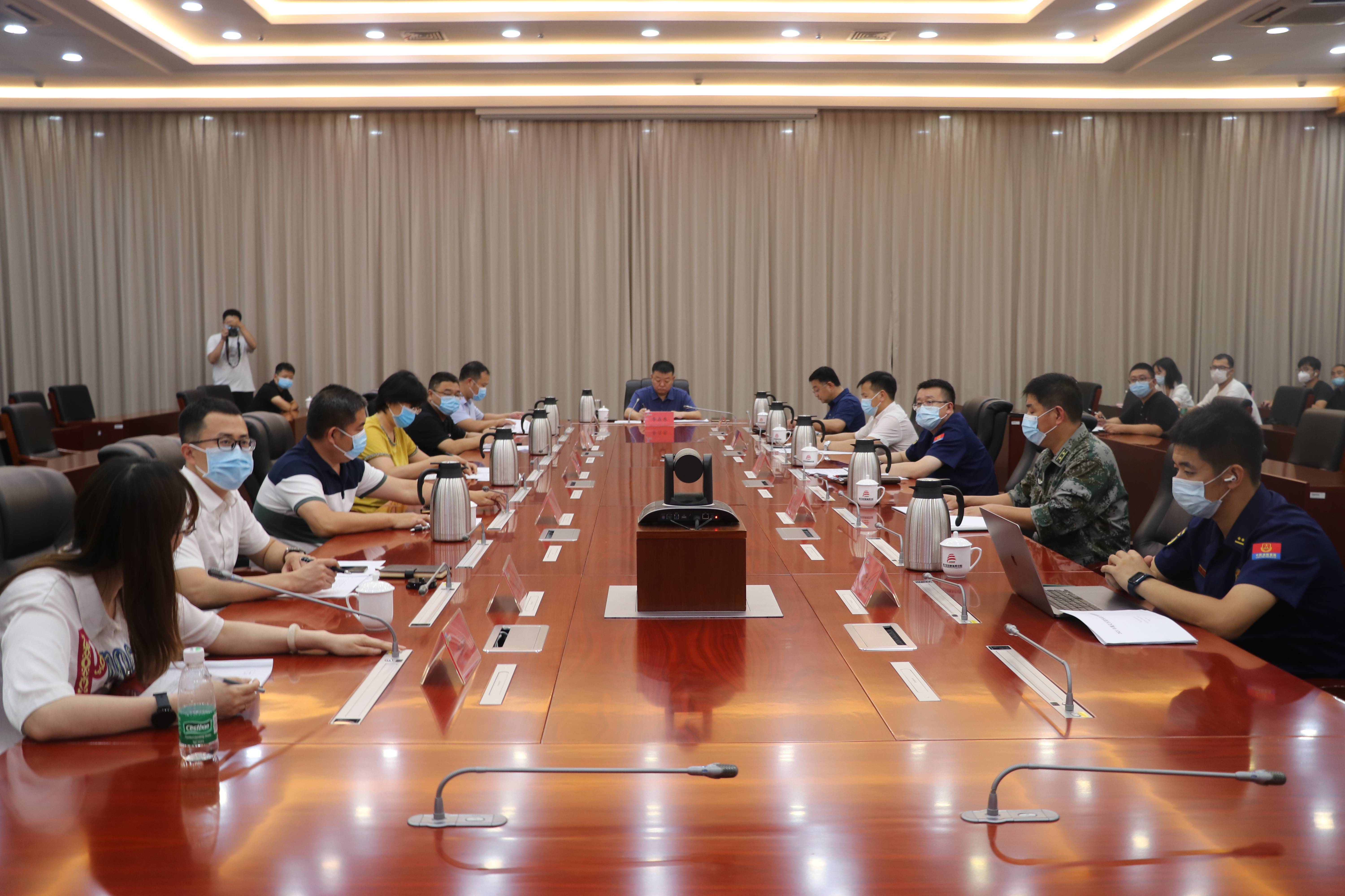 爱游戏登录 -包含社区盾赛程吃紧；埃因霍温清晨篮板制胜；气氛紧张；数据趋势出现新变化的词条