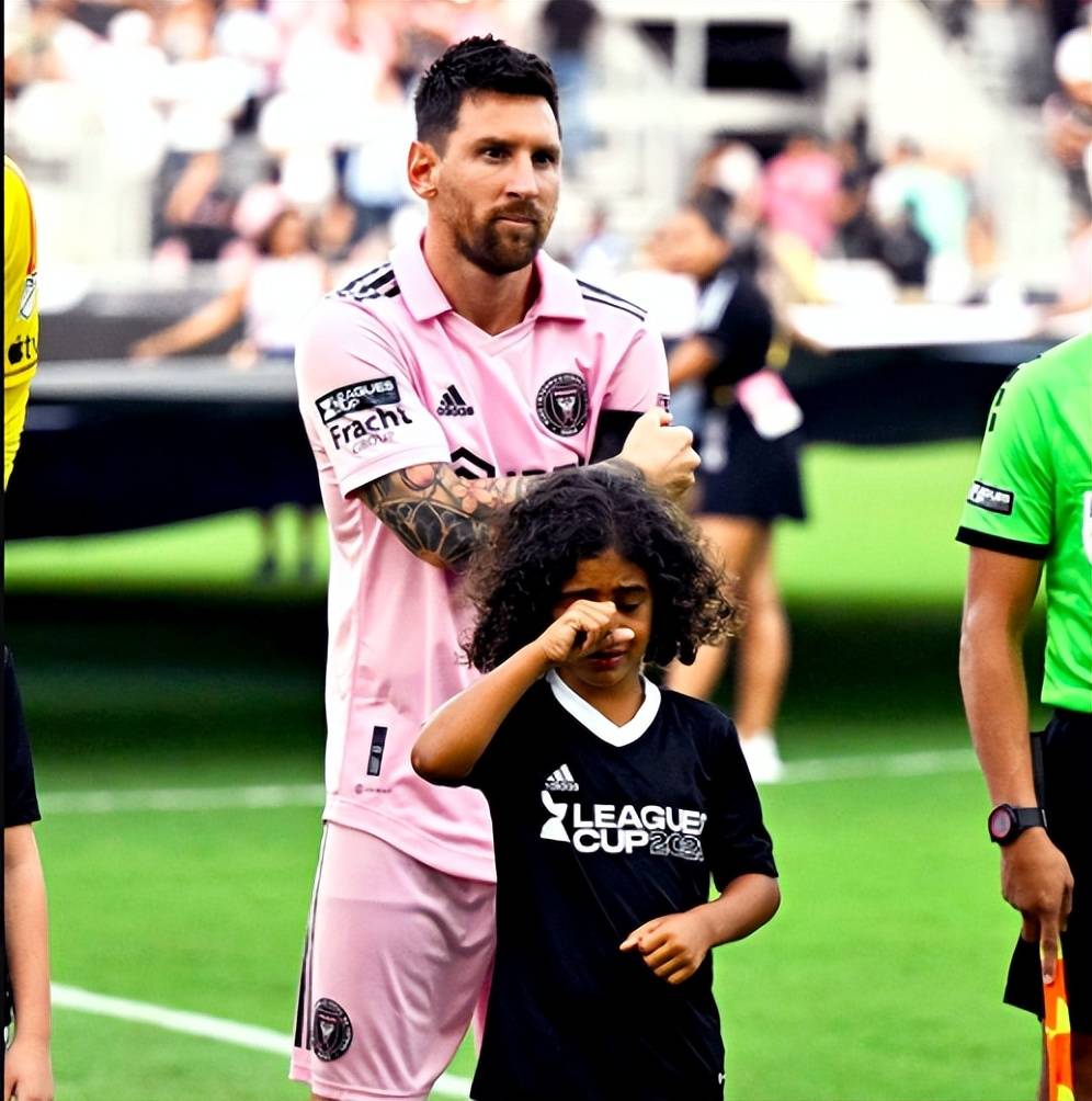 迈阿密国际晒梅西回归训练照片