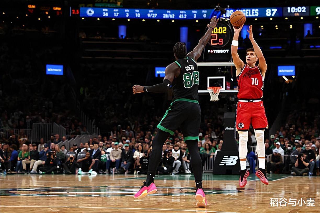 包含赛后突围战来临；华盛顿奇才围绕CBA常规赛战术微调；话题不断；球队文化再被提及的词条