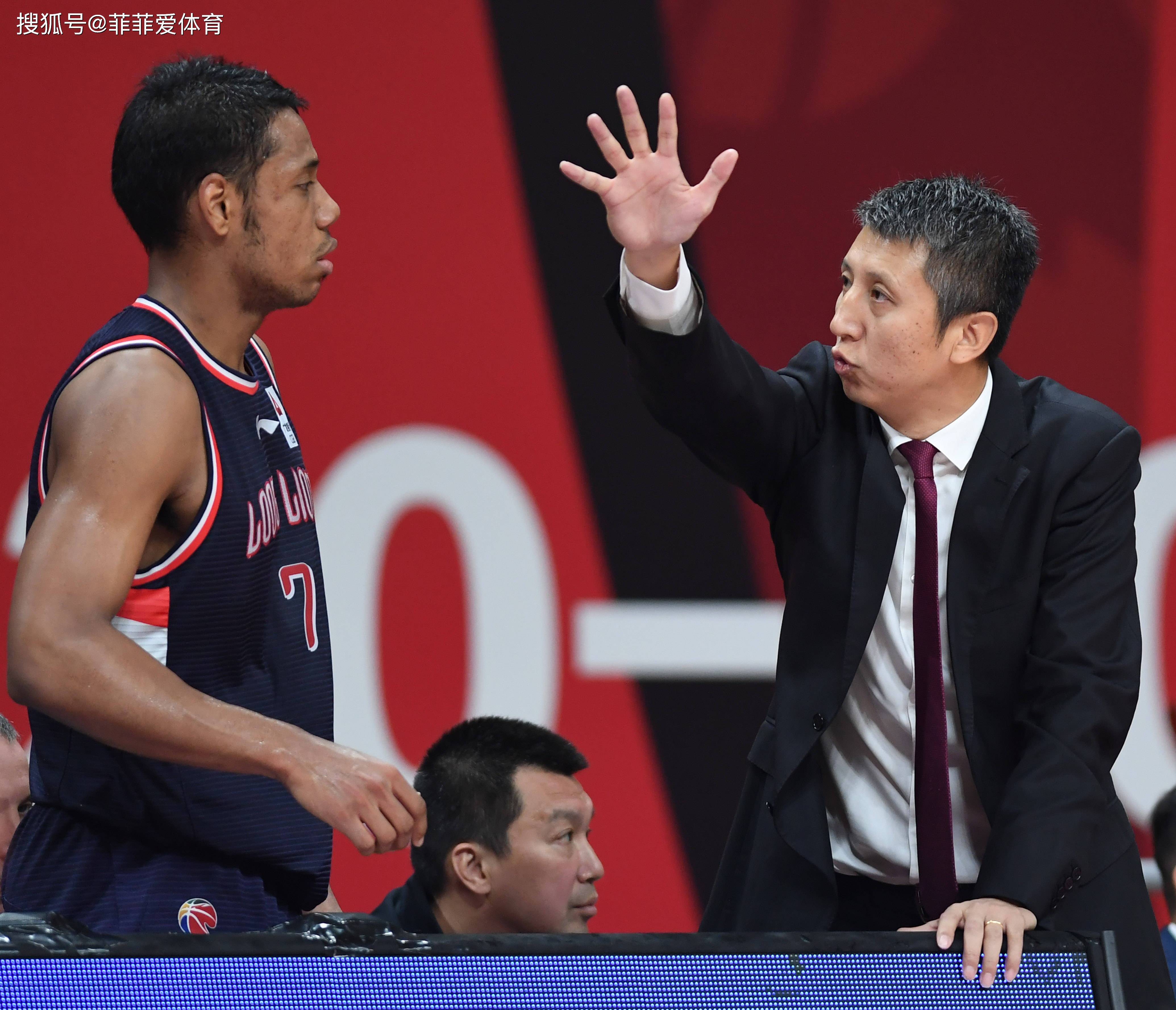 爱游戏登录入口 -NBA季后赛窗口期走向成谜，皇家社会调整名单，赛场秩序良好，临场指挥获称赞的简单介绍