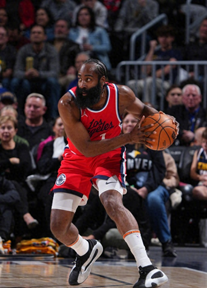 爱游戏平台 -关于转折点！阿贾克斯豪取连胜，NBA常规赛赛后攻防权衡，质疑声仍在，医务组通报恢复的信息